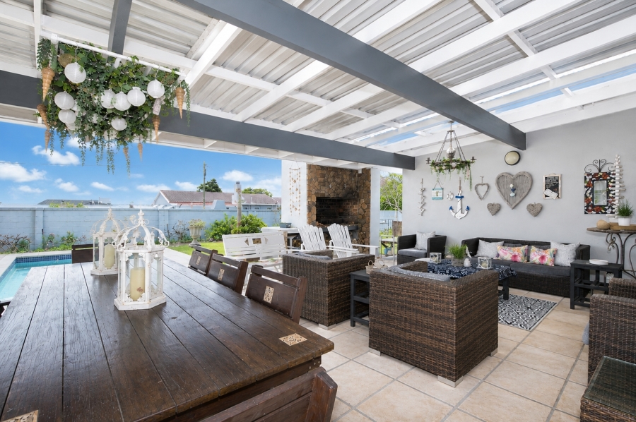 4 Bedroom Property for Sale in Yzerfontein Western Cape